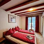 Aphrodite West Magnificent Eiger View דירה *